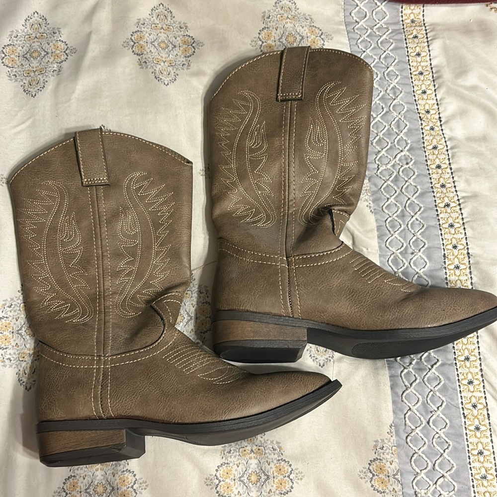 NWOT Rampage pointed toe cowboy boots
